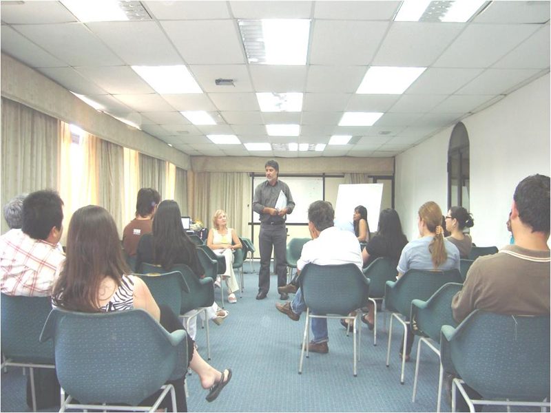 Clase del curso abordaje psicosocial de la violencia en la pareja para el Servicio de Salud Iquique