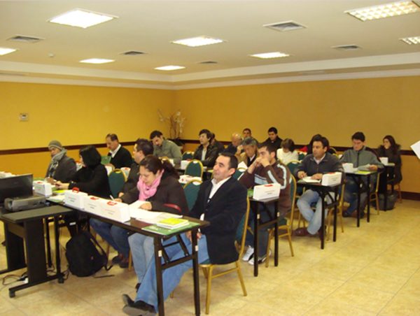 Clase del curso primeros auxilios para el ISL