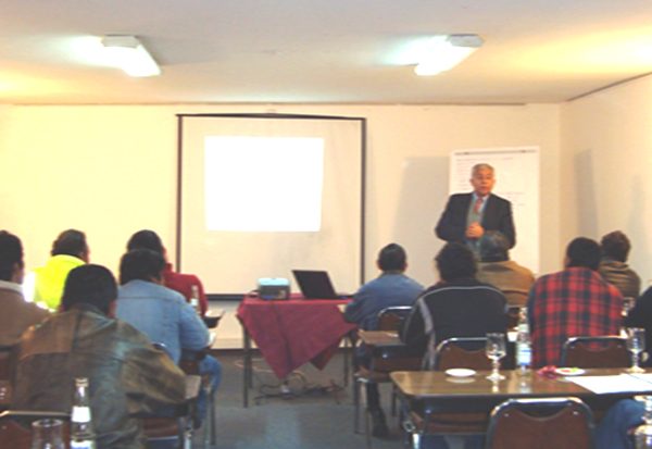 Clase del curso riesgos inherentes en la construcción para el ISL